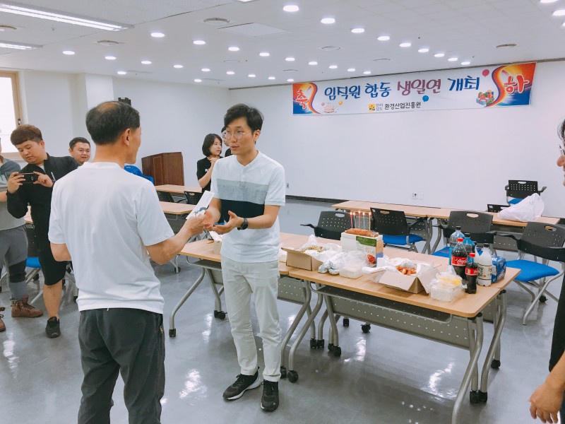 2분기임직원합동생일연개최